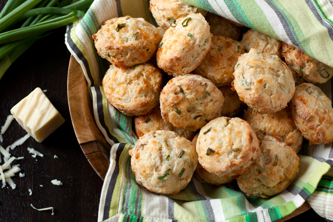 cheddar scallion scones