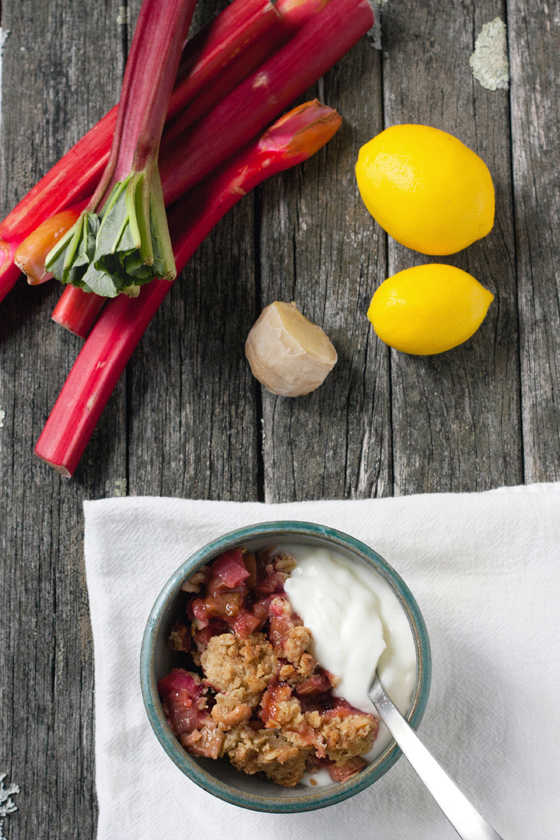 rhubarb-ginger-crumble