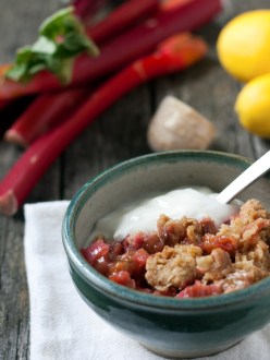 rhubarb-ginger-crumble