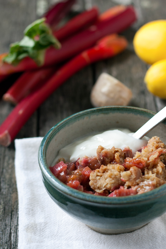 rhubarb-ginger-crumble
