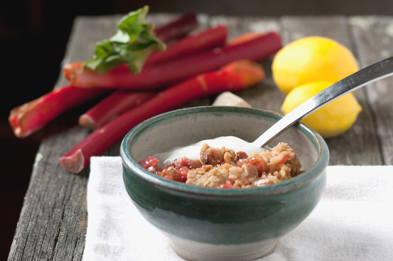 rhubarb-ginger-crumble