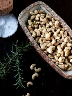 rosemary-cashews