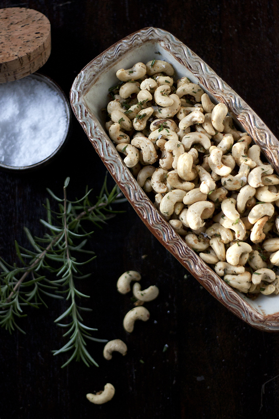 rosemary-cashews