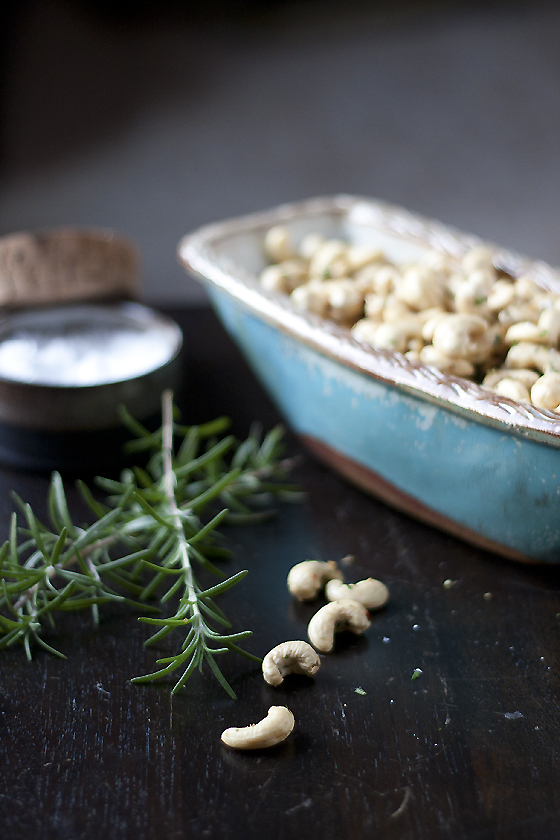 rosemary-cashews