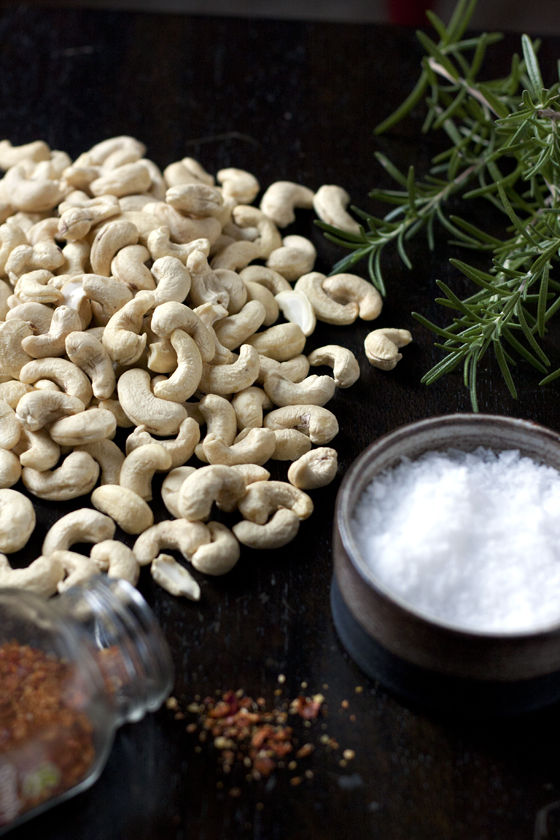 rosemary-cashews